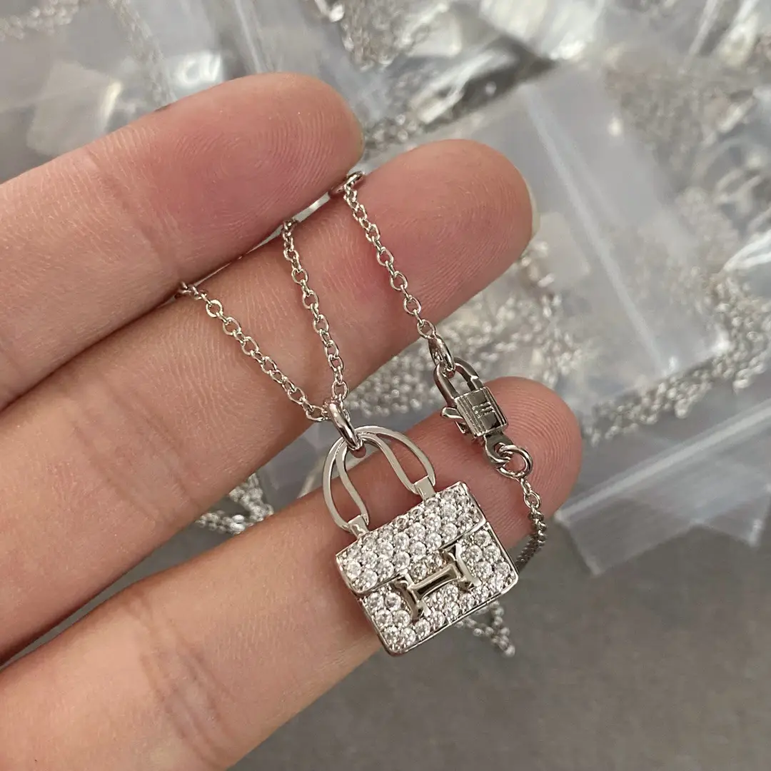 18K Rose Gold Diamond Clavicle Necklace for Women