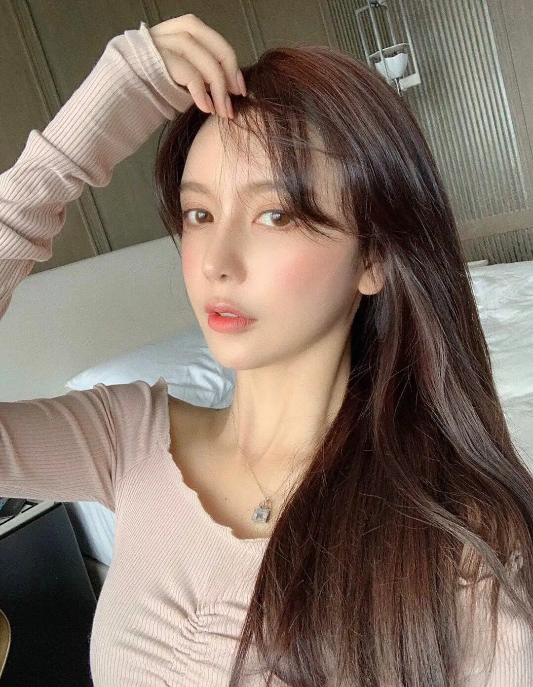 18K Rose Gold Diamond Clavicle Necklace for Women — feature 13