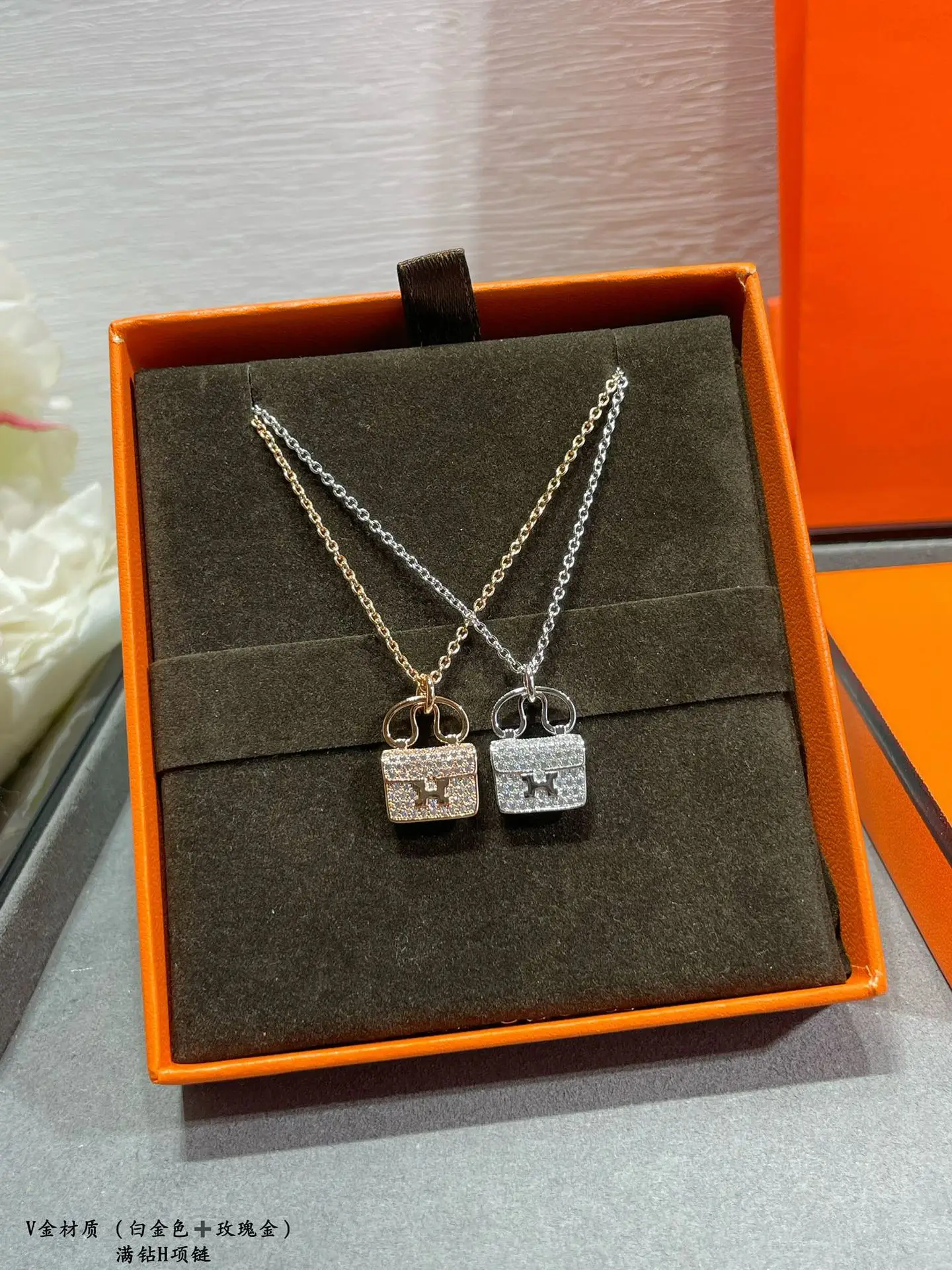 18K Rose Gold Diamond Clavicle Necklace for Women — feature 2
