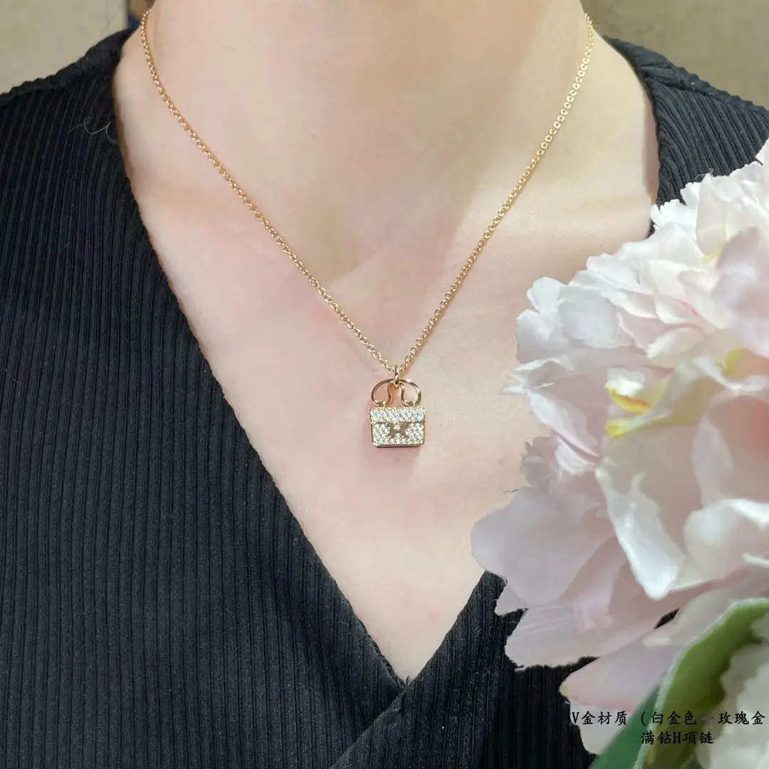 18K Rose Gold Diamond Clavicle Necklace for Women — feature 5