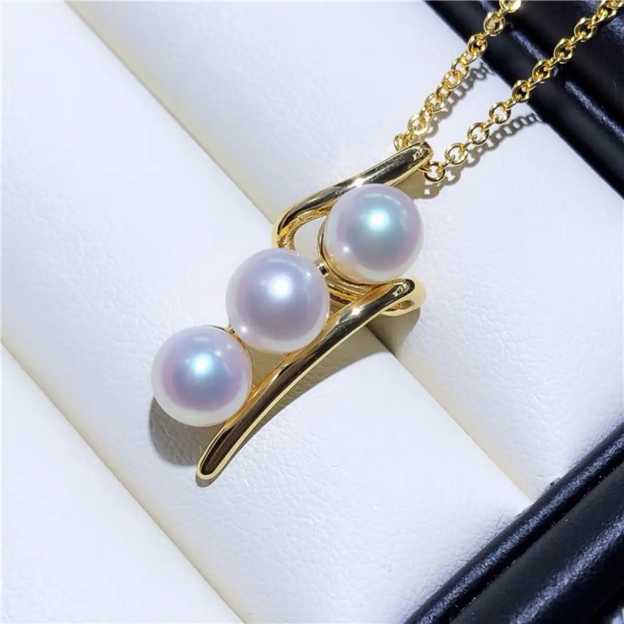 Beautiful Pearl Pendant Necklace for Women Pink Purple Gold Chain - Image 4