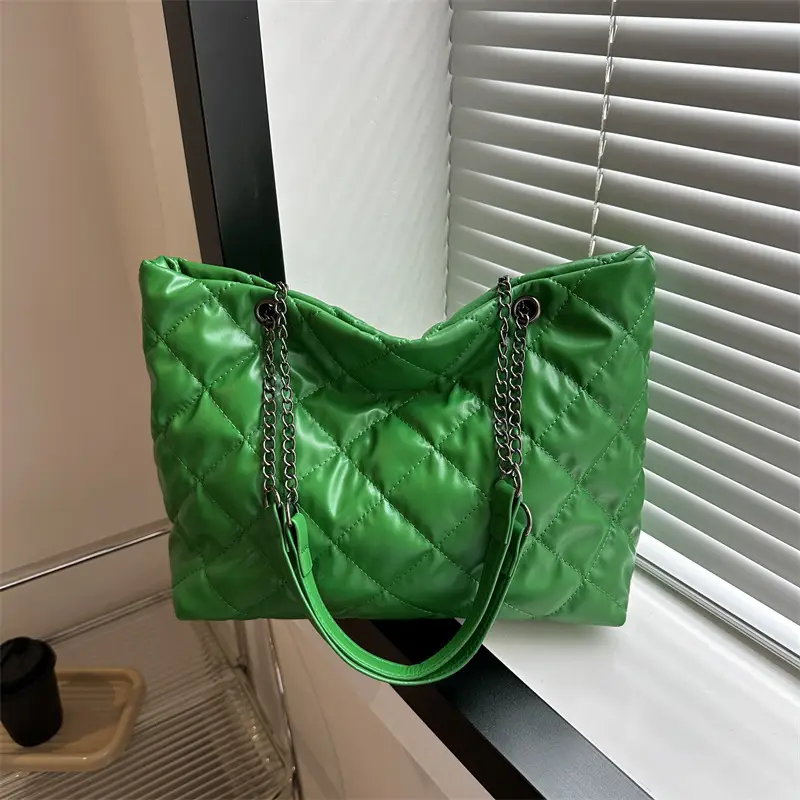 Green Quilted Leather Shoulder Bag for Women 2023 - Image 9