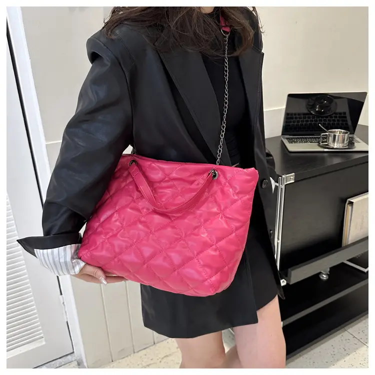 Green Quilted Leather Shoulder Bag for Women 2023 — feature 11