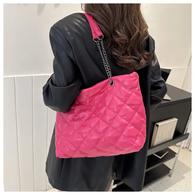 Green Quilted Leather Shoulder Bag for Women 2023 — feature 12