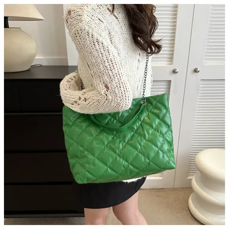 Green Quilted Leather Shoulder Bag for Women 2023 — feature 14