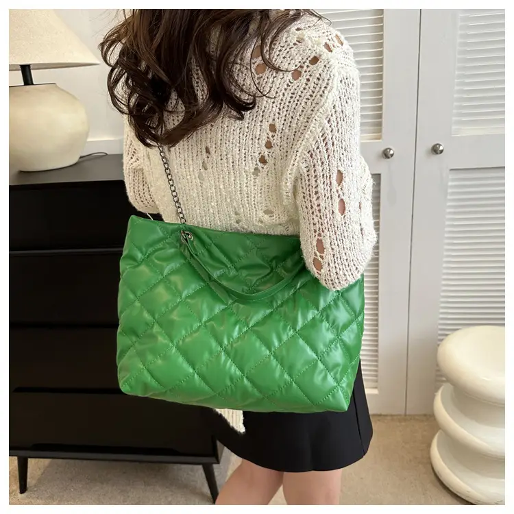 Green Quilted Leather Shoulder Bag for Women 2023 — feature 15