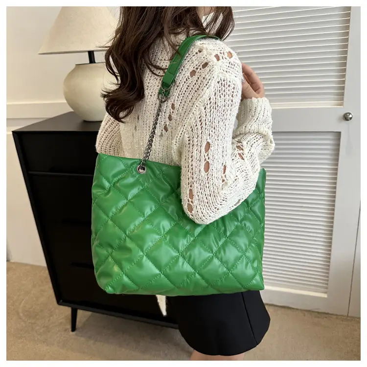 Green Quilted Leather Shoulder Bag for Women 2023 — feature 16