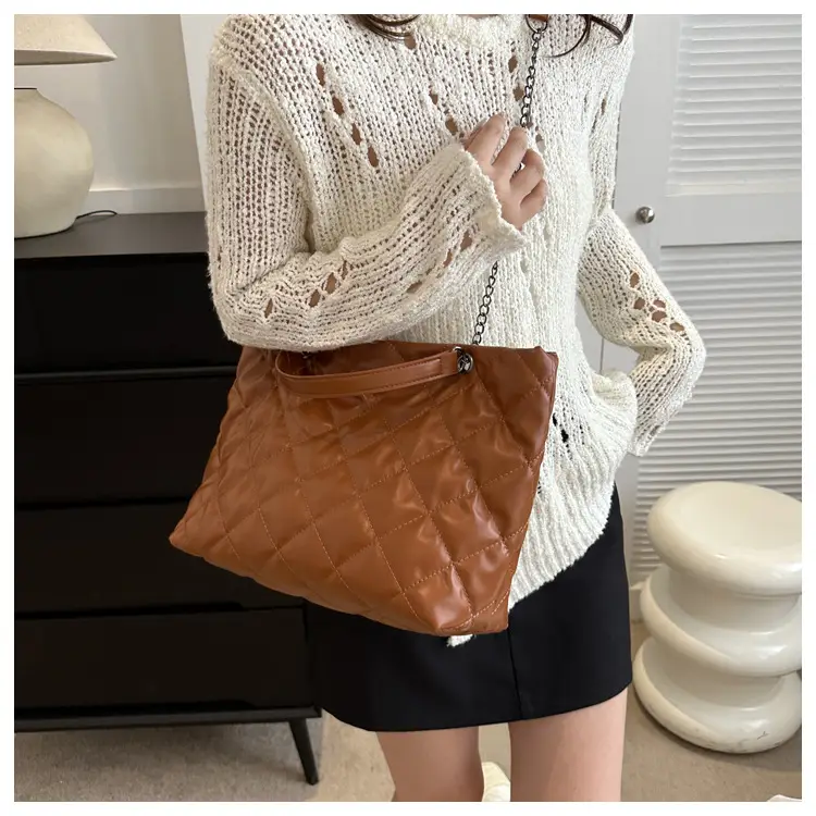 Green Quilted Leather Shoulder Bag for Women 2023 — feature 18