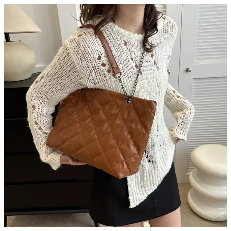 Green Quilted Leather Shoulder Bag for Women 2023 — feature 19