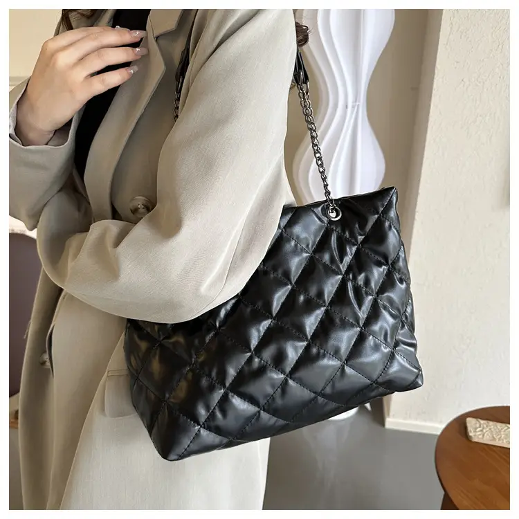 Green Quilted Leather Shoulder Bag for Women 2023 — feature 20