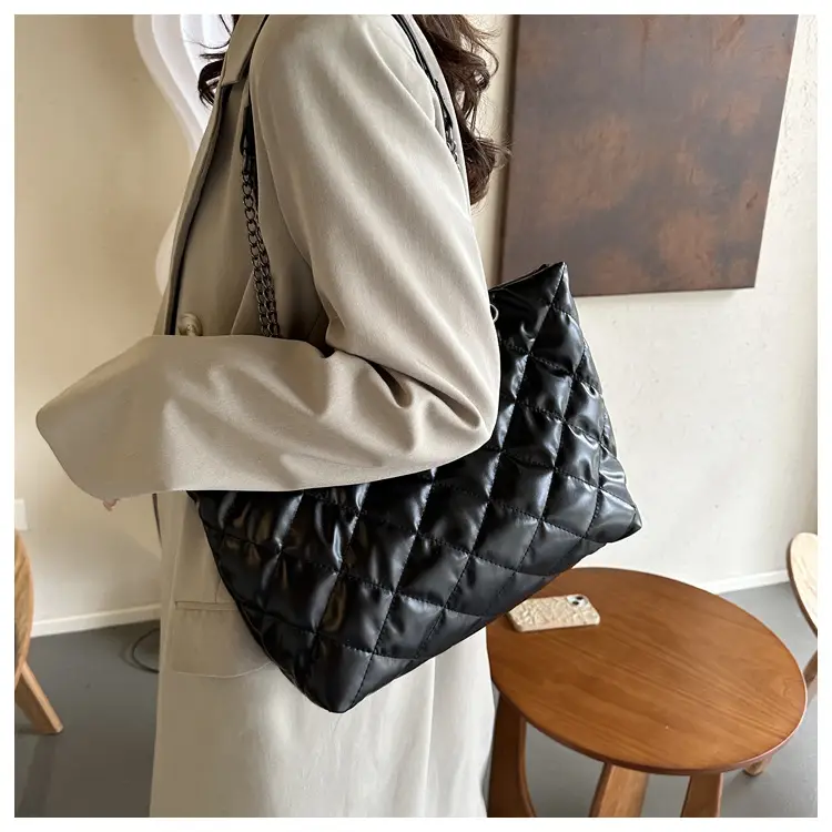 Green Quilted Leather Shoulder Bag for Women 2023 — feature 21