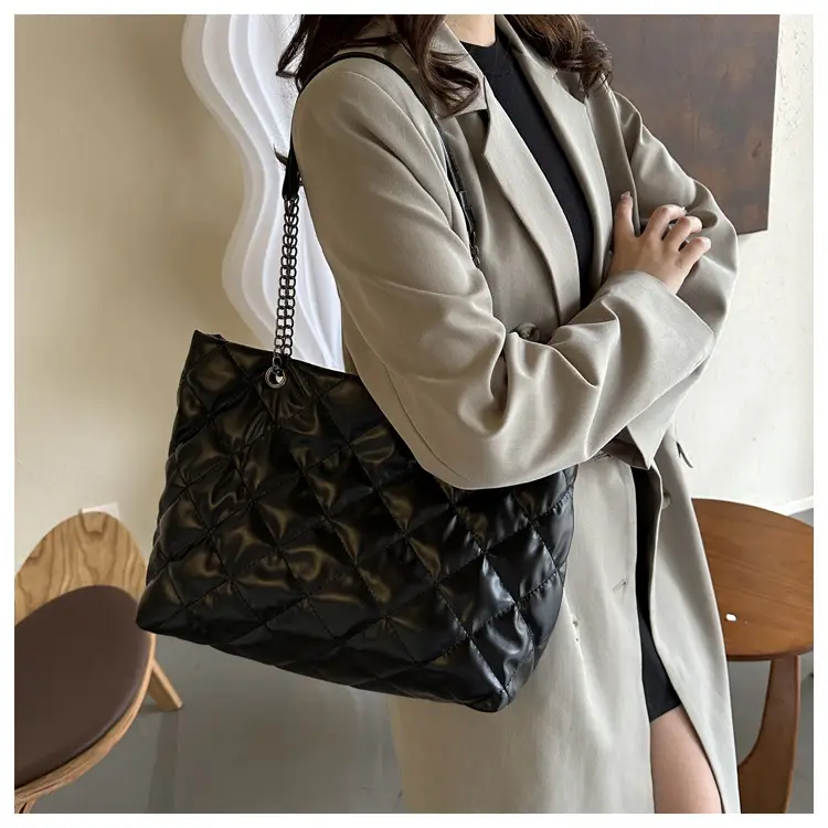 Green Quilted Leather Shoulder Bag for Women 2023 — feature 22