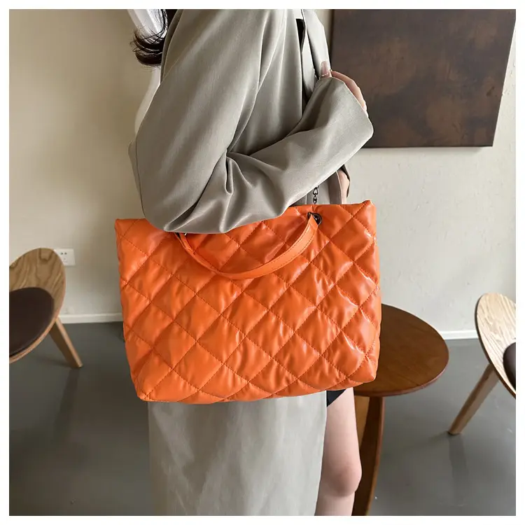 Green Quilted Leather Shoulder Bag for Women 2023 — feature 23
