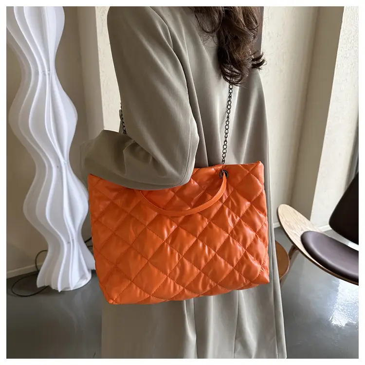 Green Quilted Leather Shoulder Bag for Women 2023 — feature 24