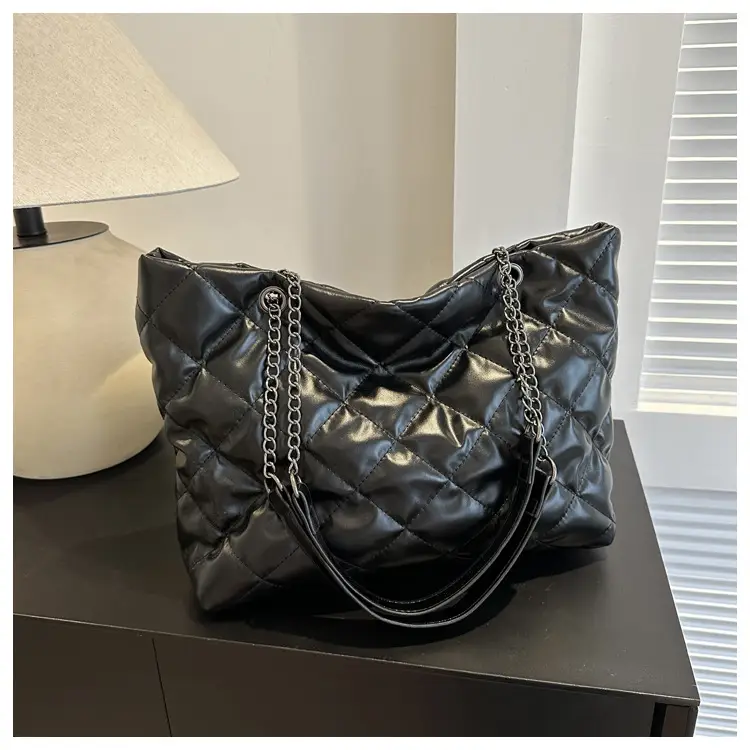 Green Quilted Leather Shoulder Bag for Women 2023 — feature 27