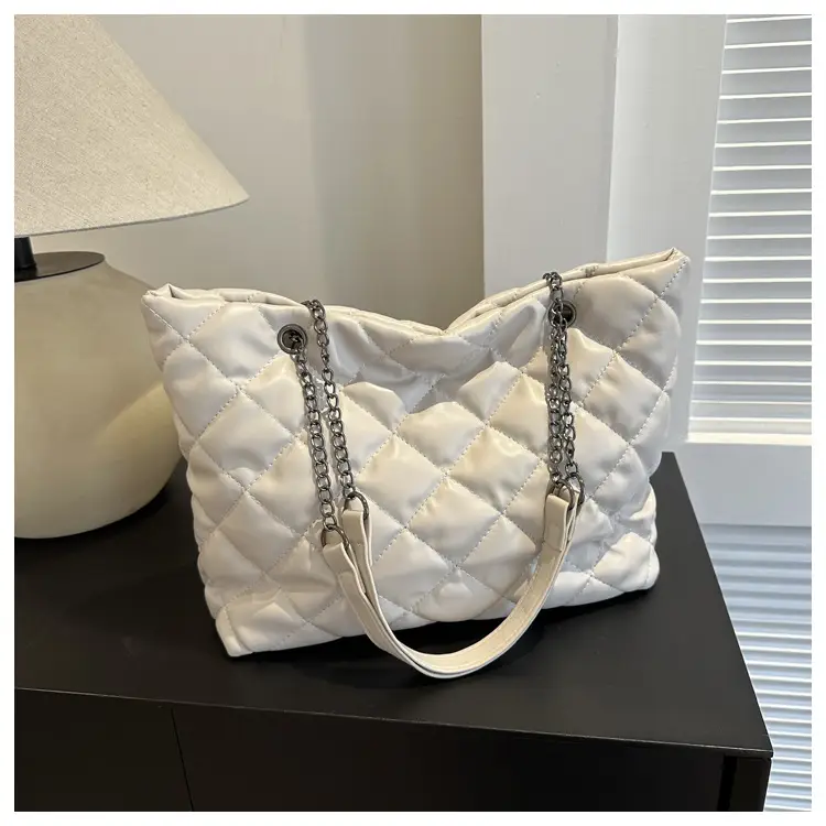 Green Quilted Leather Shoulder Bag for Women 2023 — feature 29