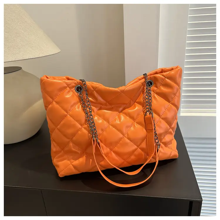 Green Quilted Leather Shoulder Bag for Women 2023 — feature 30