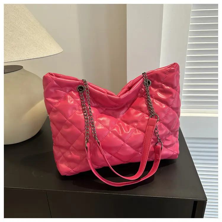 Green Quilted Leather Shoulder Bag for Women 2023 — feature 31