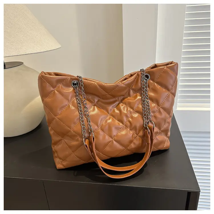 Green Quilted Leather Shoulder Bag for Women 2023 — feature 32
