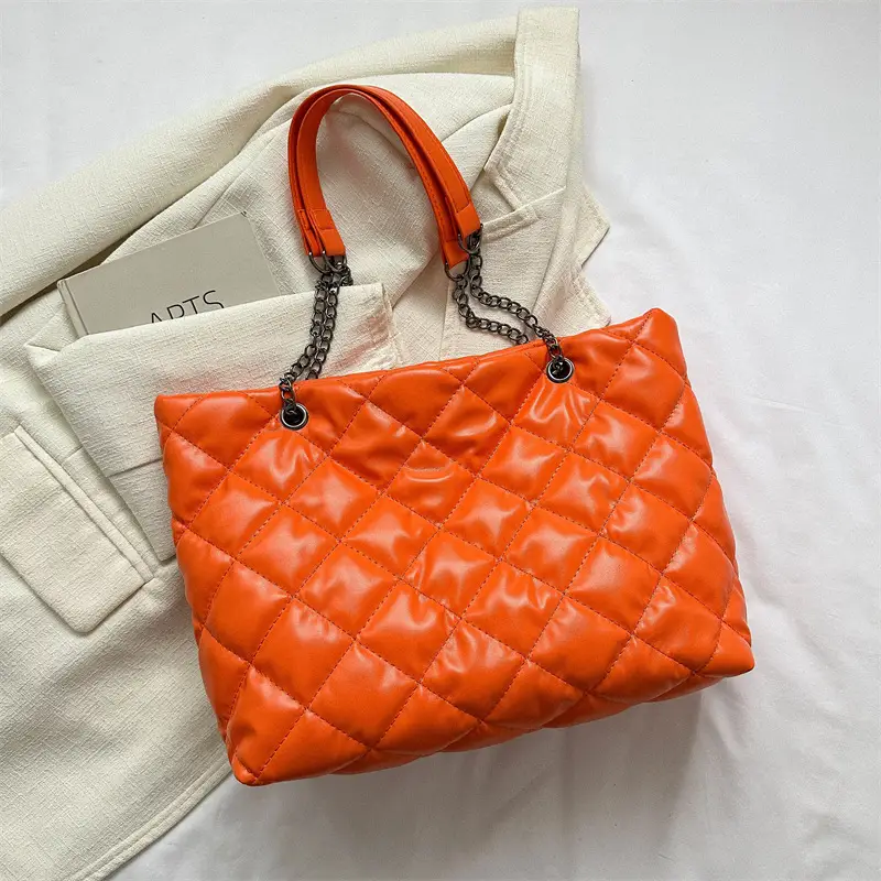 Green Quilted Leather Shoulder Bag for Women 2023 - Image 4