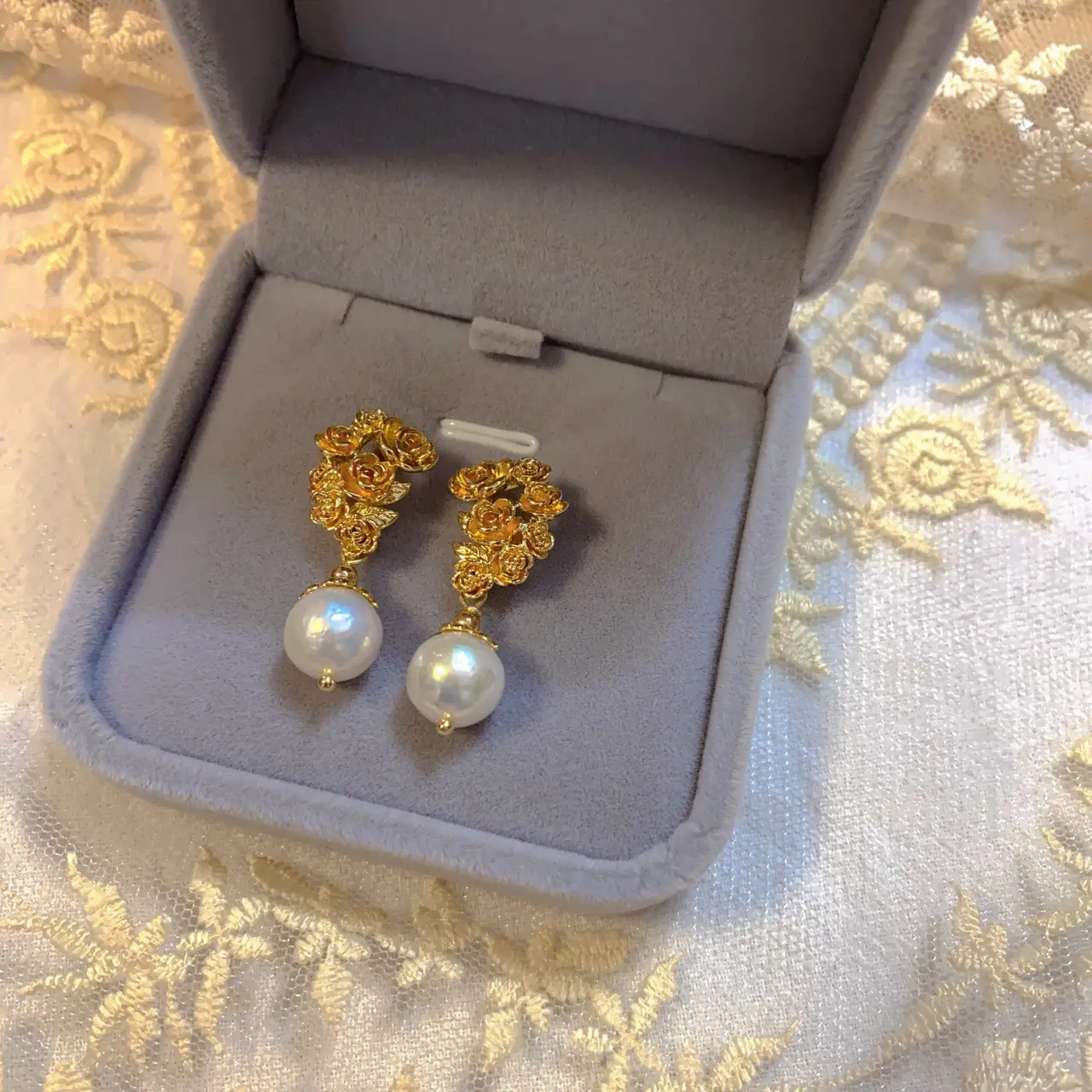Elegant Golden Pearl Earrings for Women - Image 3