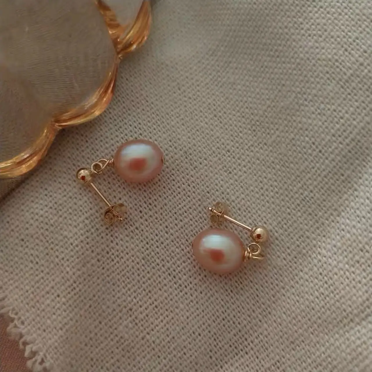 Vintage Pearl Earrings Light Purple Silver Needles - Image 6