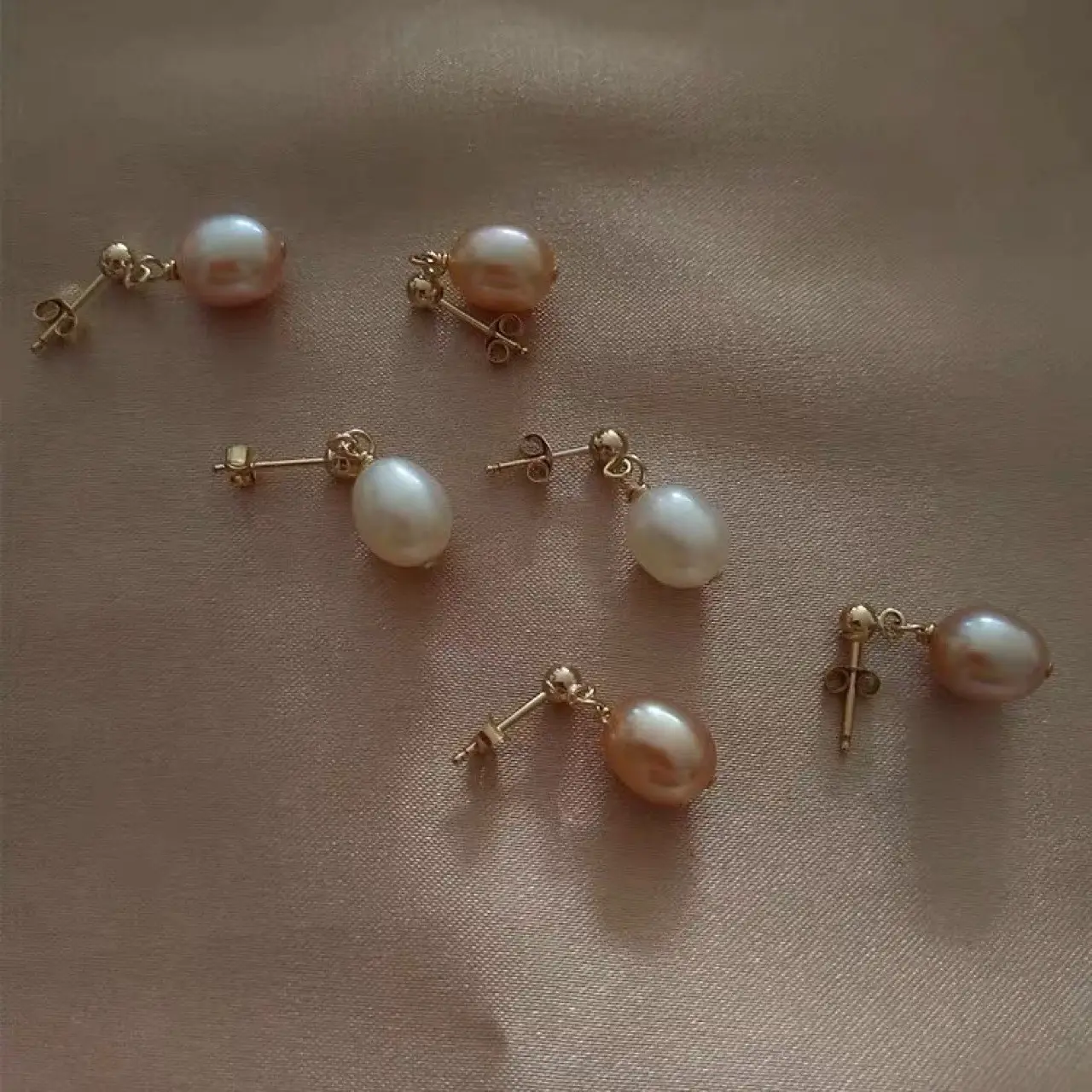 Vintage Pearl Earrings Light Purple Silver Needles - Image 2