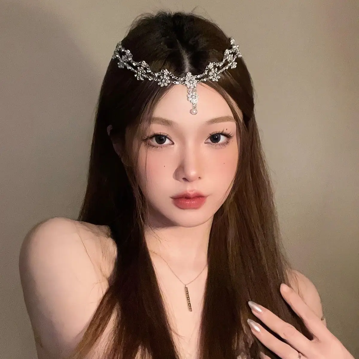 Ancient Gold Pearl Flower Tassel Hairband for Women — feature 5