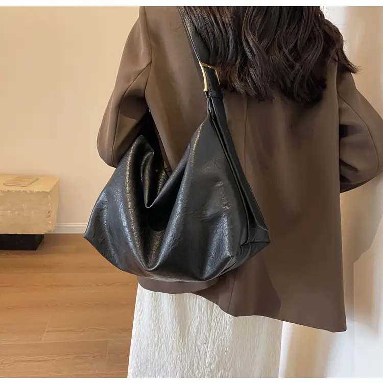 Women Large Capacity Brown Leather Shoulder Messenger Bag — feature 9