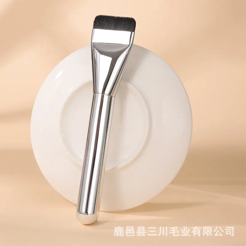Ultra-Thin Wake Foundation Brush Base Beauty Tool — feature 11