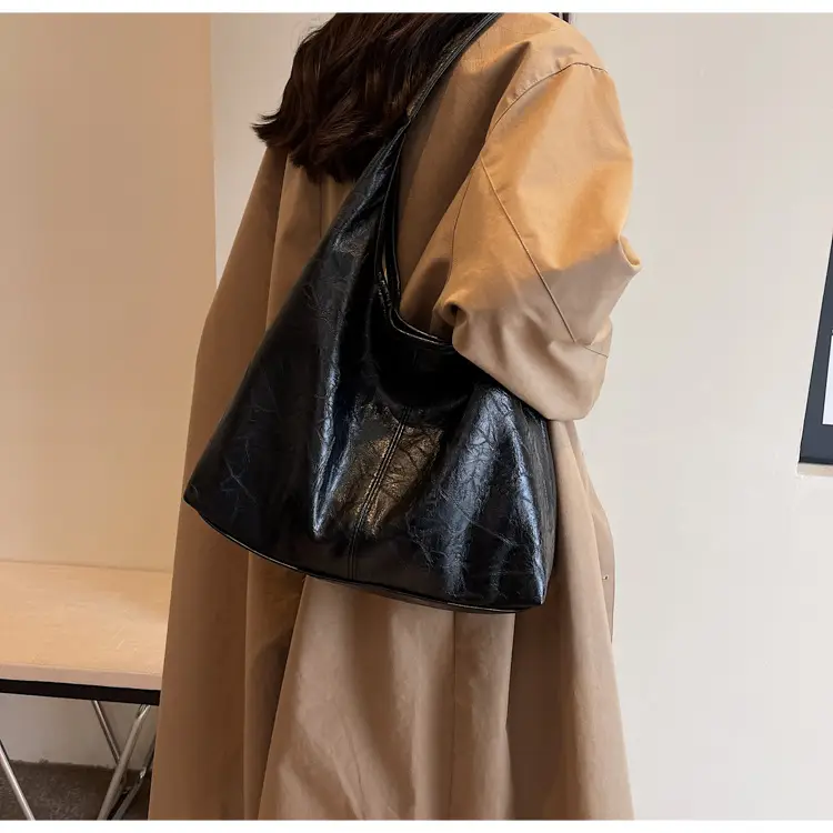 Women's Large Capacity Leather Bucket Bag Tan 2023 — feature 11