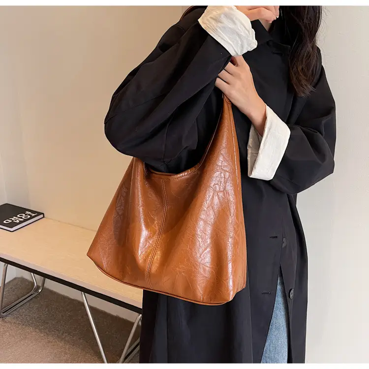 Women's Large Capacity Leather Bucket Bag Tan 2023 — feature 13