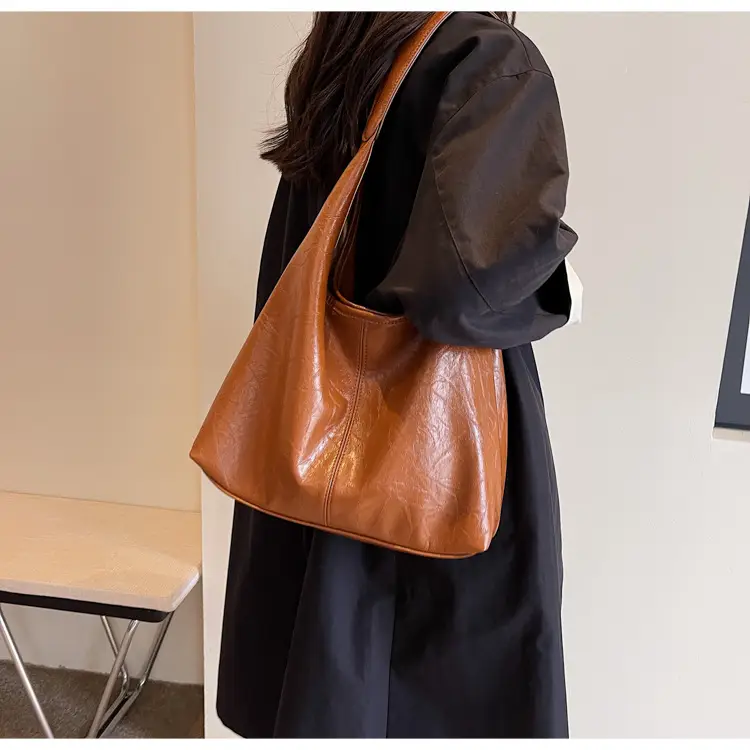 Women's Large Capacity Leather Bucket Bag Tan 2023 — feature 14