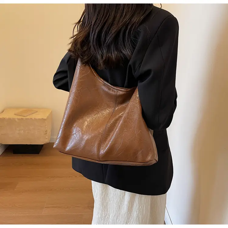 Women's Large Capacity Leather Bucket Bag Tan 2023 — feature 17