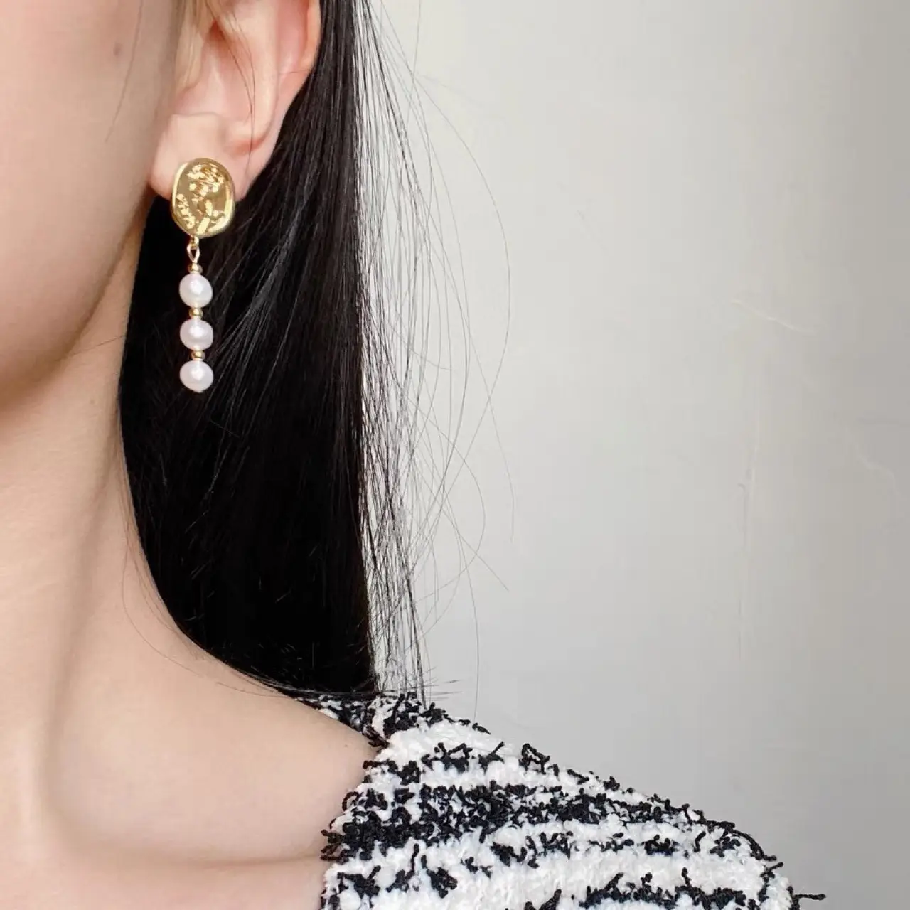 New Gold Embossed Rose Freshwater Pearl Earrings 925 Silver - Image 4