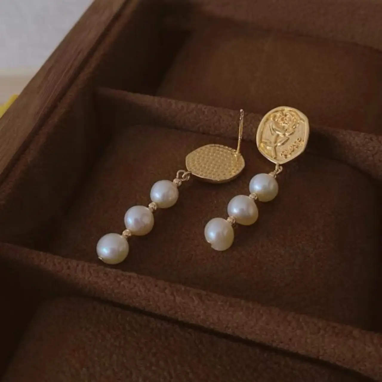 New Gold Embossed Rose Freshwater Pearl Earrings 925 Silver - Image 5
