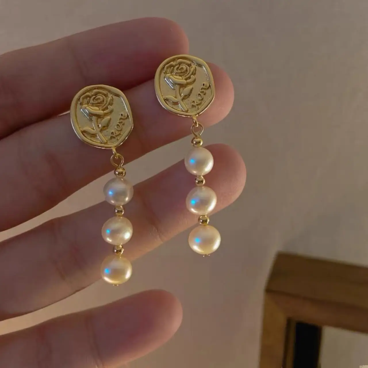 New Gold Embossed Rose Freshwater Pearl Earrings 925 Silver - Image 7