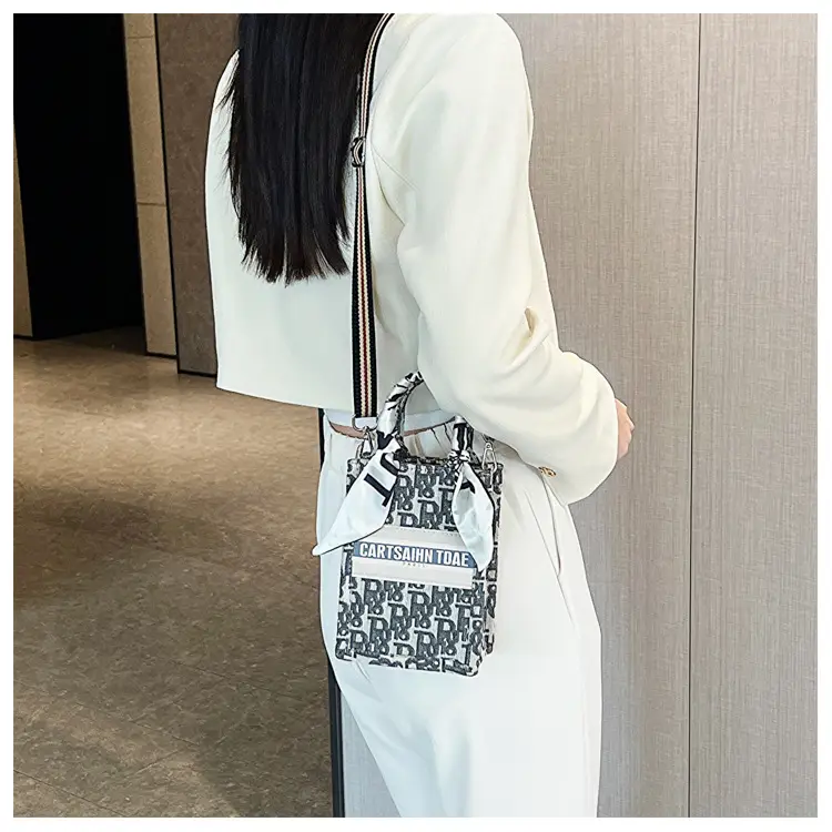 Women Cross-Border Fabric Shoulder Tote Bag 2025 Trendy Large Capacity — feature 70