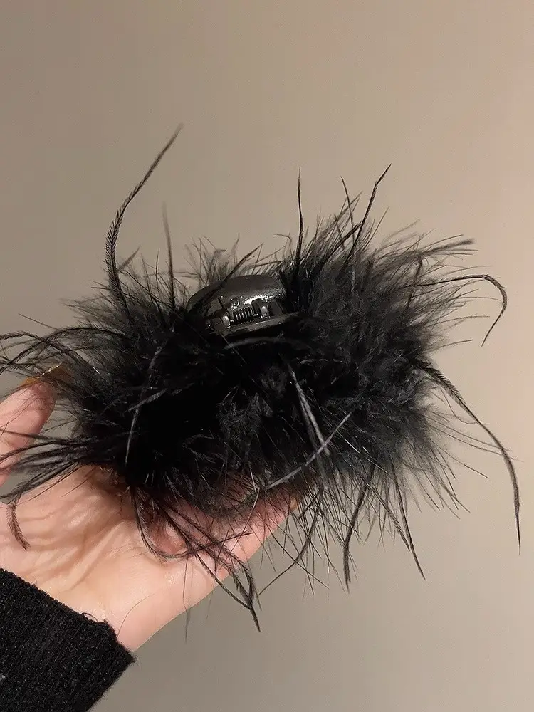 Black feather shark clip