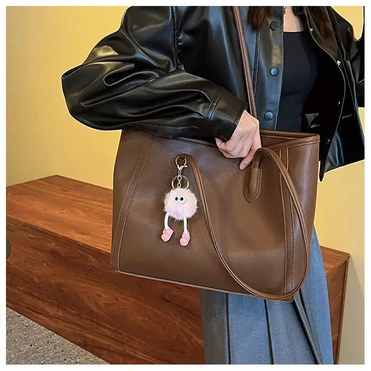 Retro Personalized Shoulder Bag Tan 2023 — feature 9