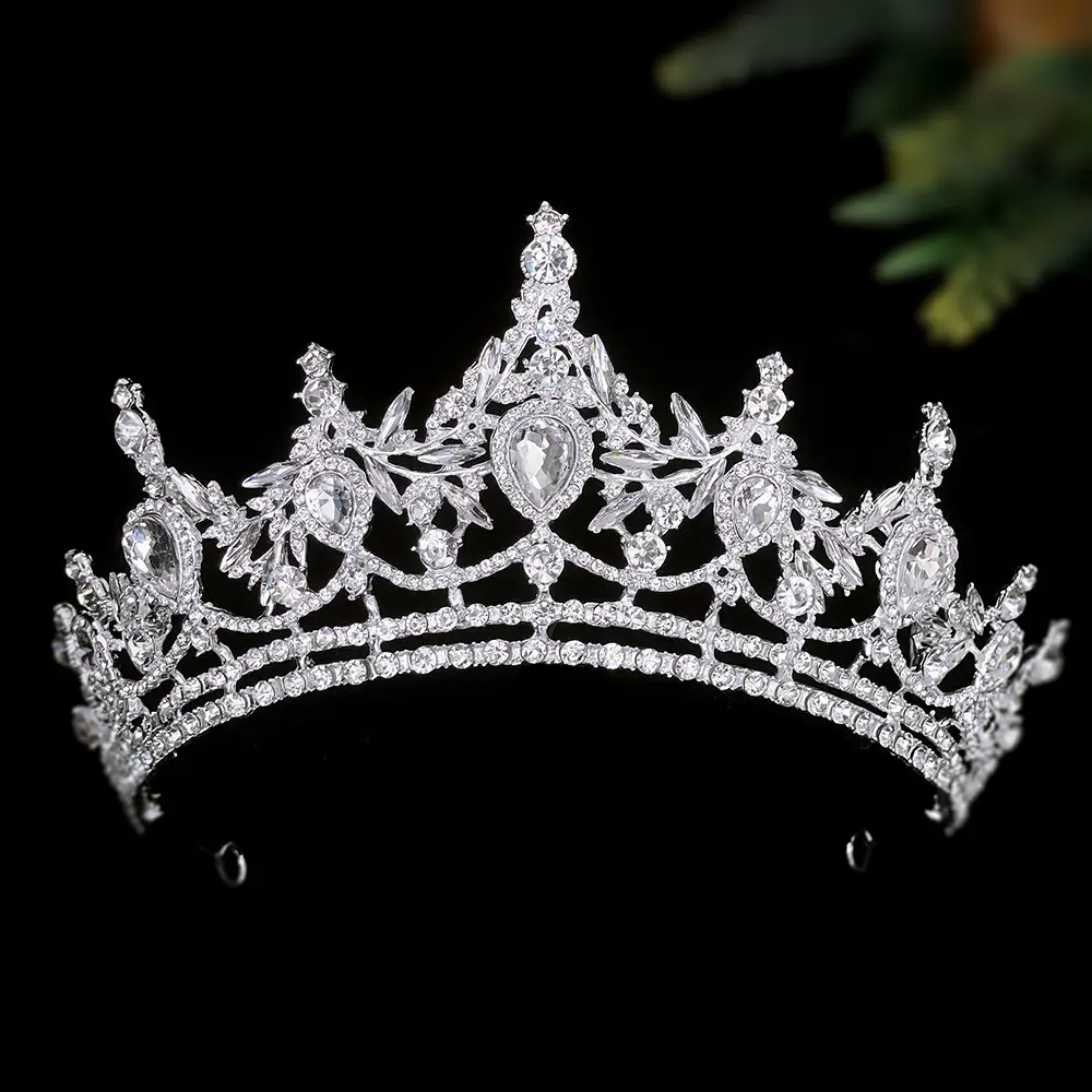 European & American Luxury Rhinestone Crown Hair Accessory - Image 3