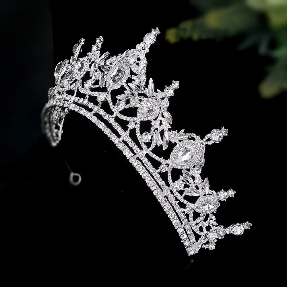 European & American Luxury Rhinestone Crown Hair Accessory - Image 5