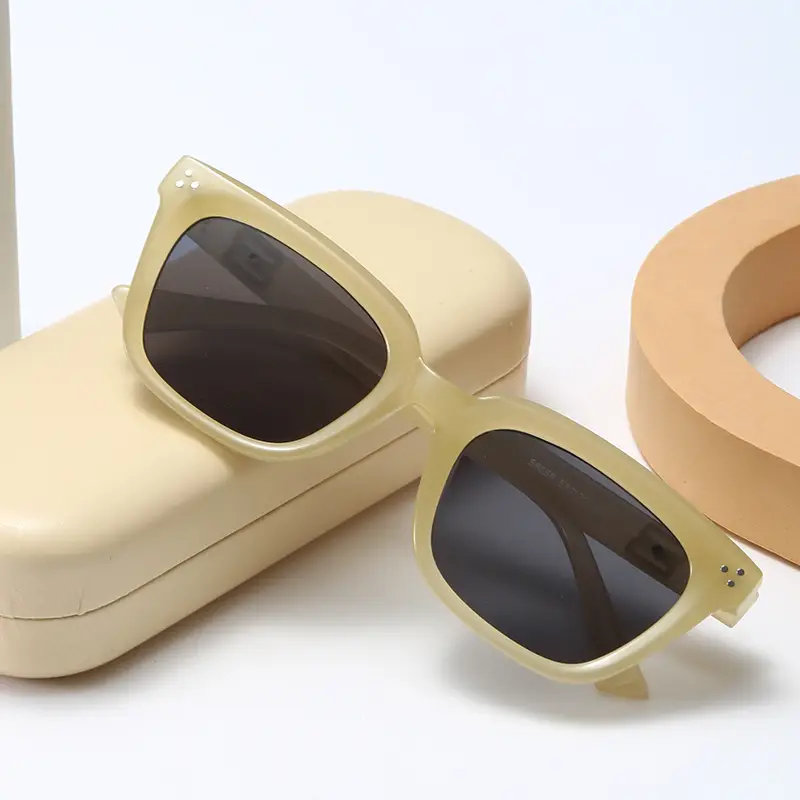 Square Sunglasses Summer with Light Beige Frame - Image 7