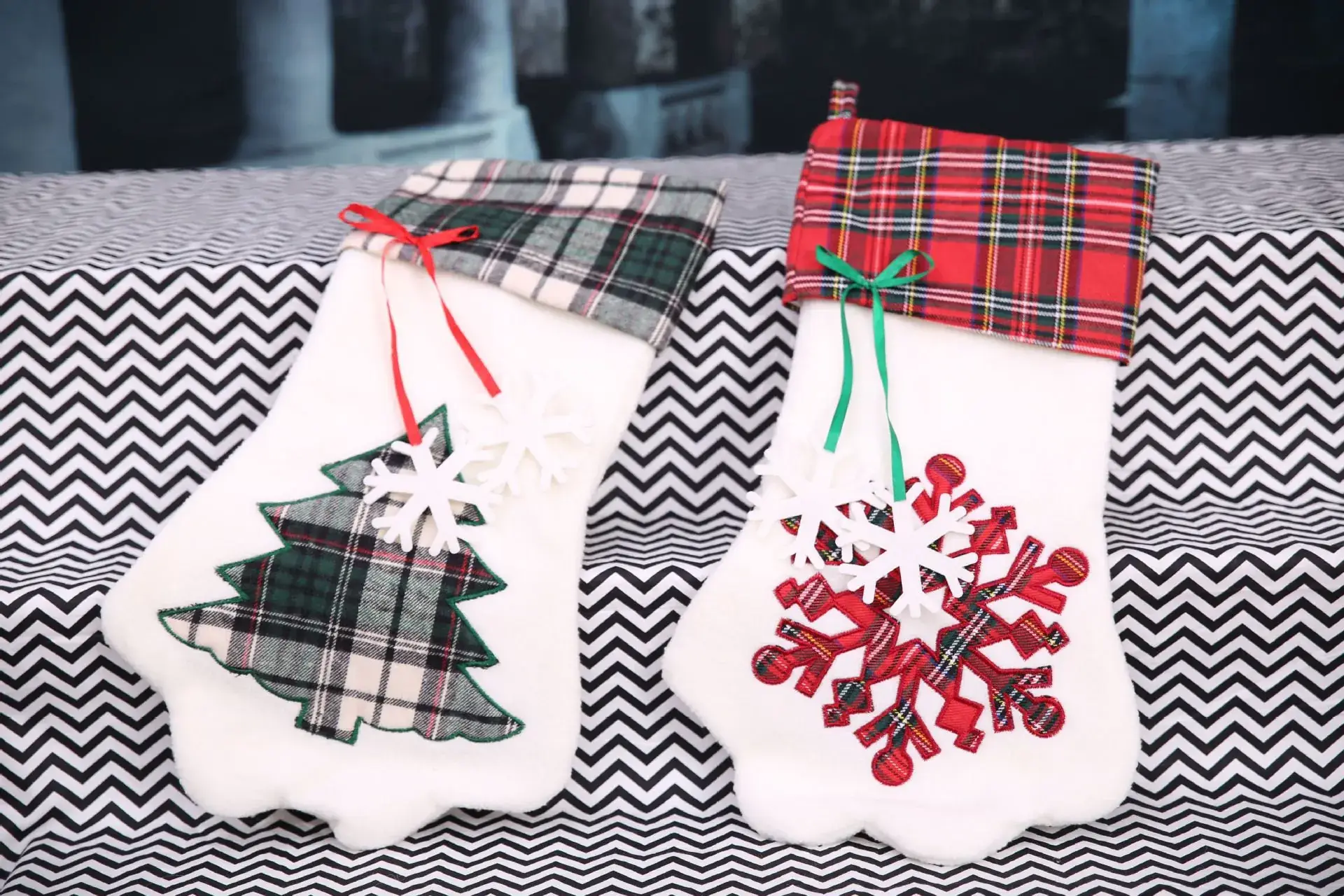 Christmas Socks Gift Bag with Dog Paw Design — feature 4
