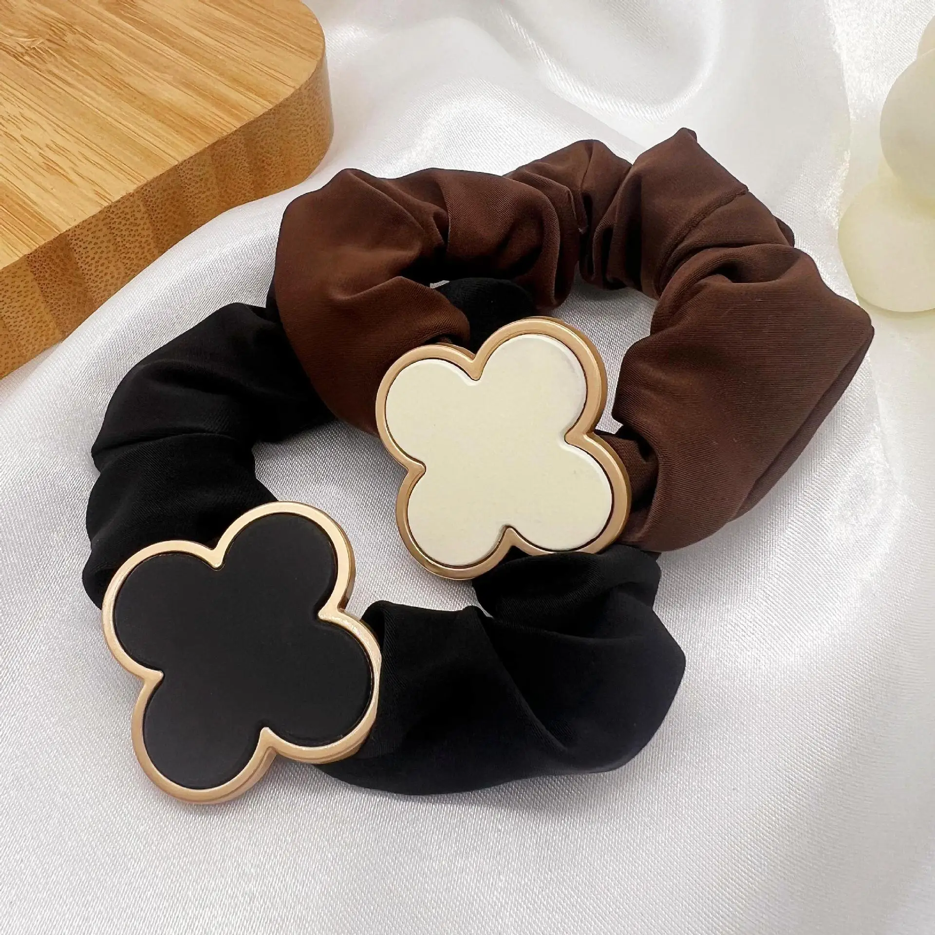 Black Retro French Hair Band with Gold Clover Design — feature 1