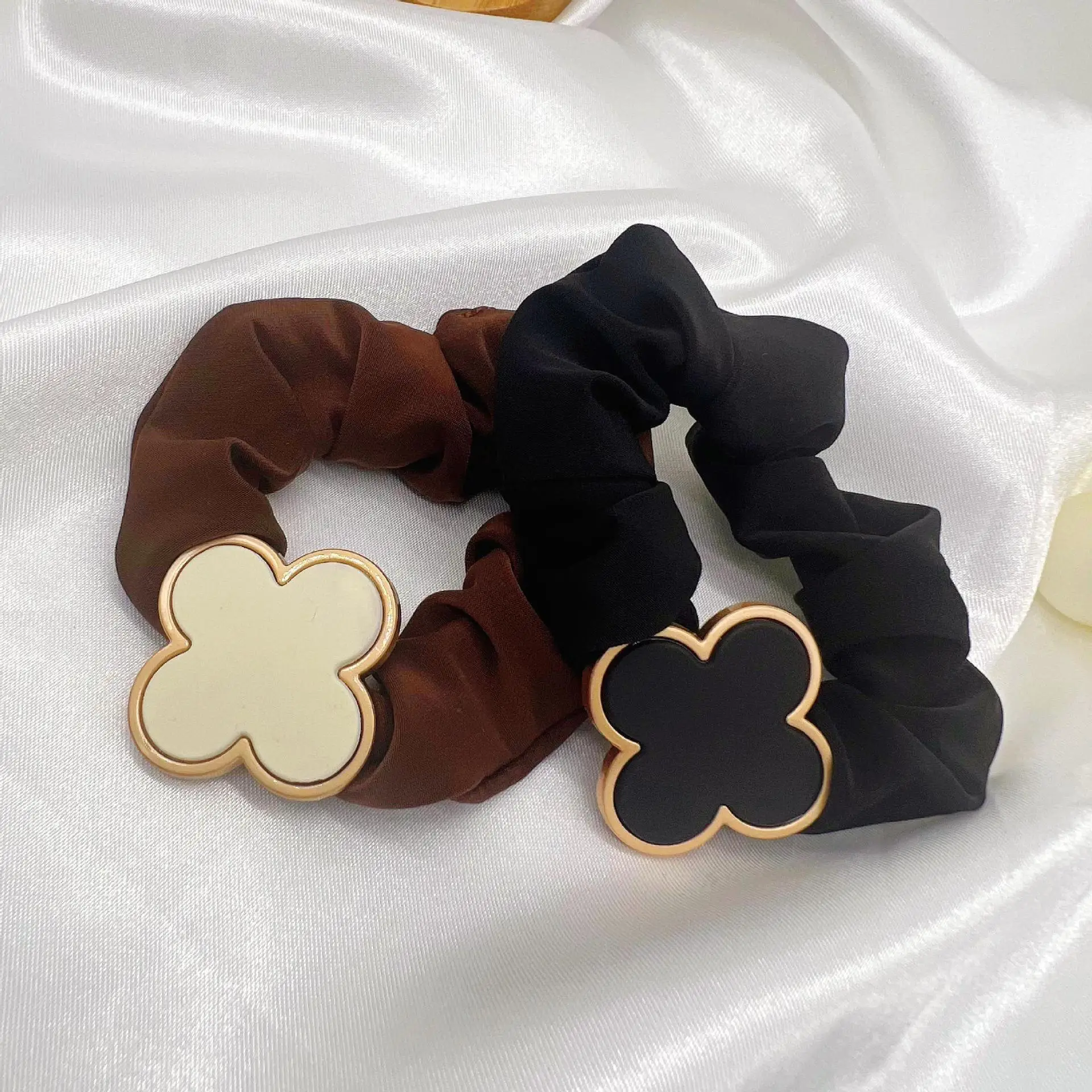 Black Retro French Hair Band with Gold Clover Design — feature 3