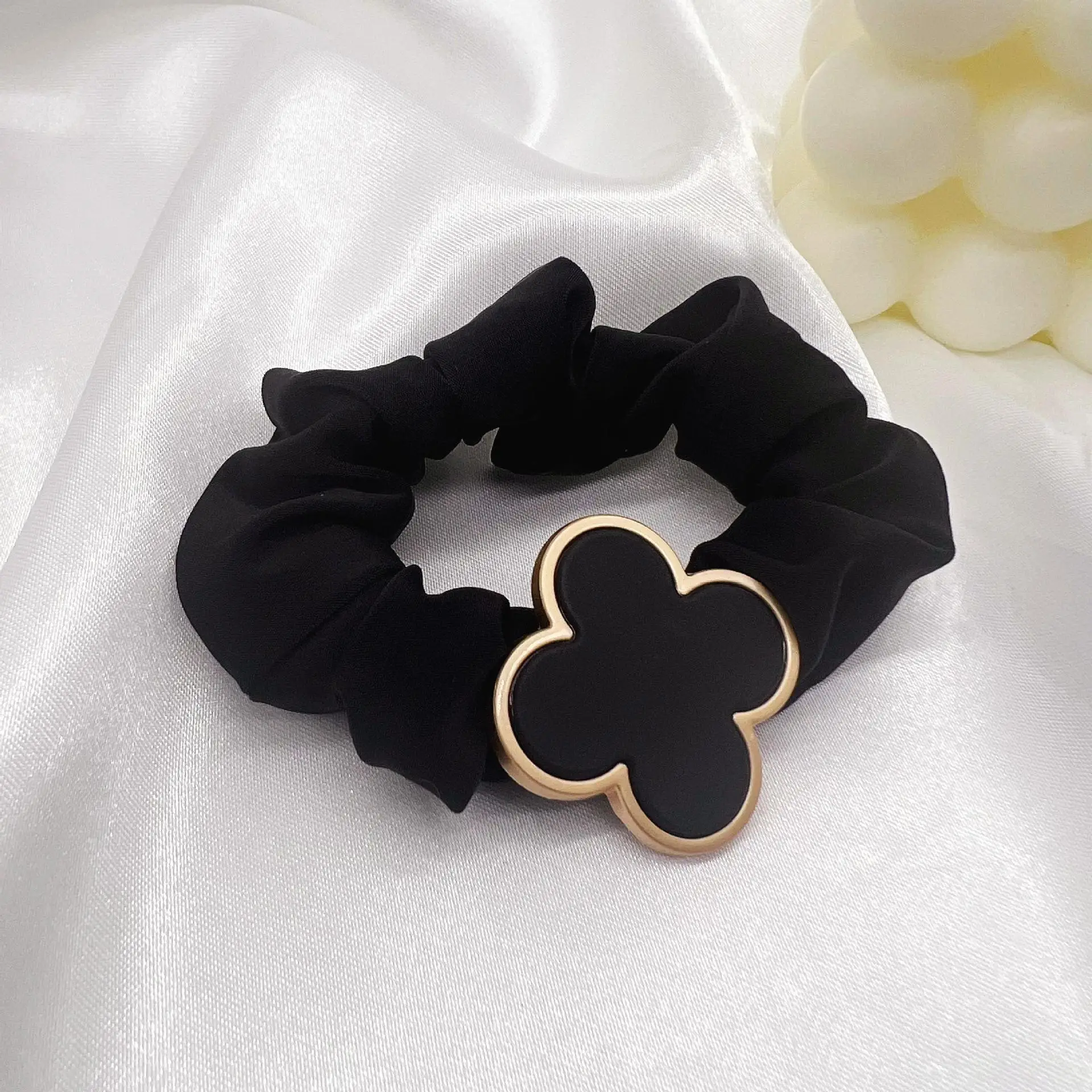 Black Retro French Hair Band with Gold Clover Design — feature 4