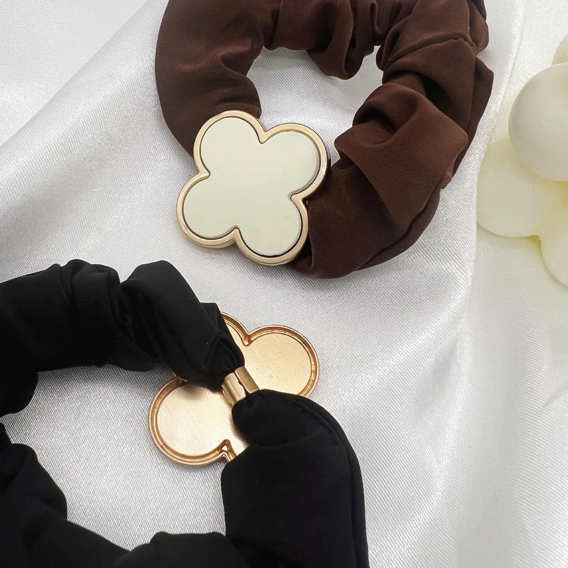 Black Retro French Hair Band with Gold Clover Design — feature 5