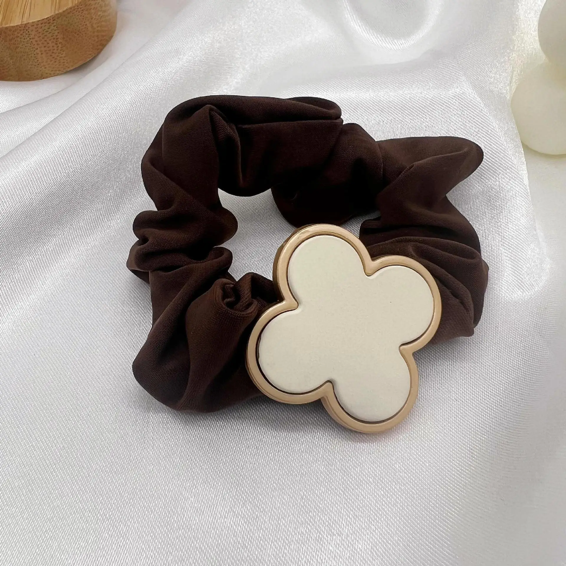 Black Retro French Hair Band with Gold Clover Design — feature 7