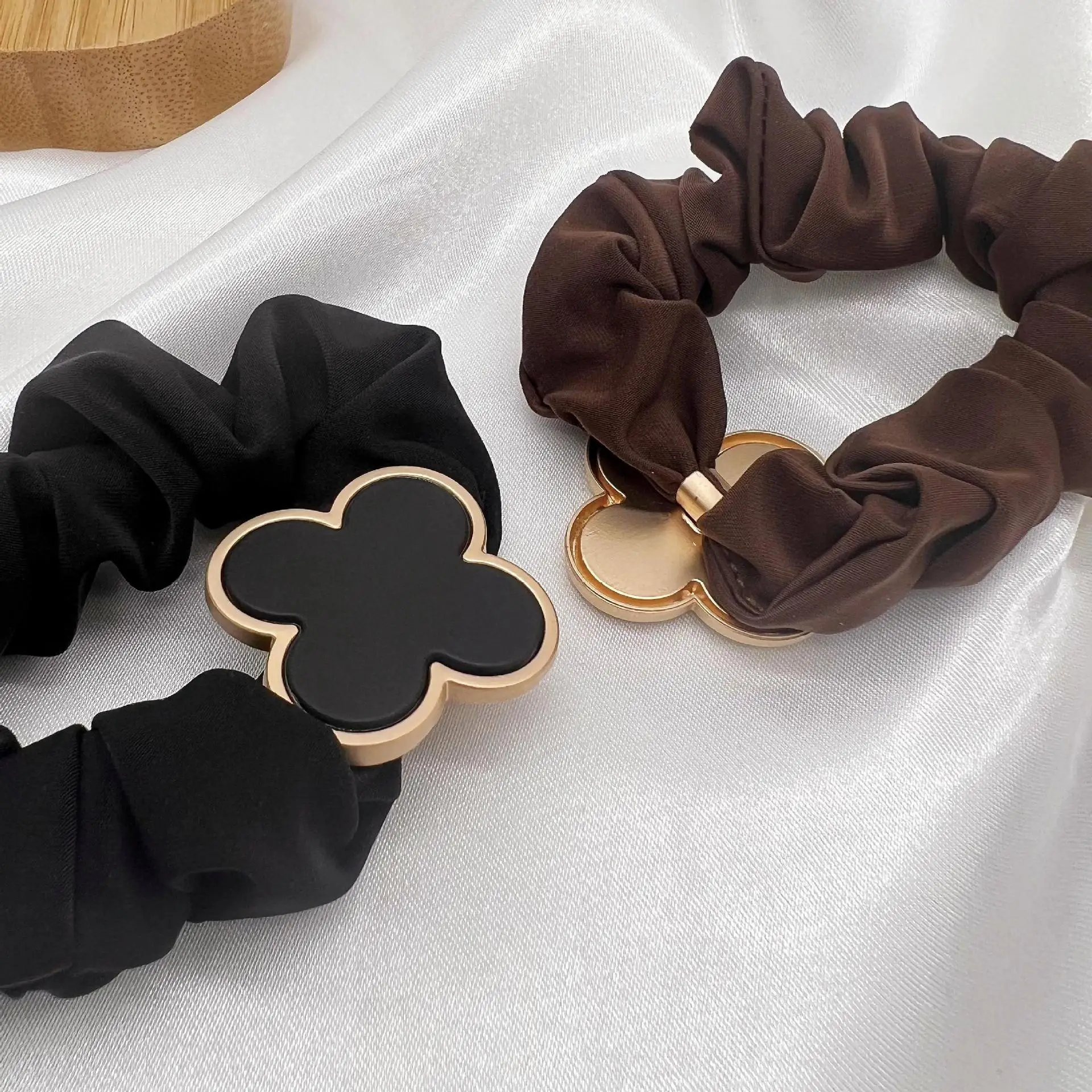 Black Retro French Hair Band with Gold Clover Design — feature 8